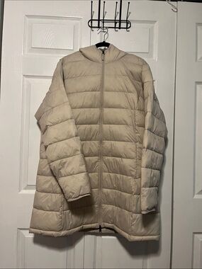 Amazon Essentials Light Beige Hooded Quilted Puffer Jacket ( small tear )